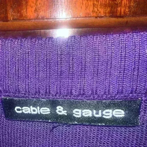 Cable and Gauge Purple ladies Sweater L Gold accent buttons. Good condition - Picture 5 of 6